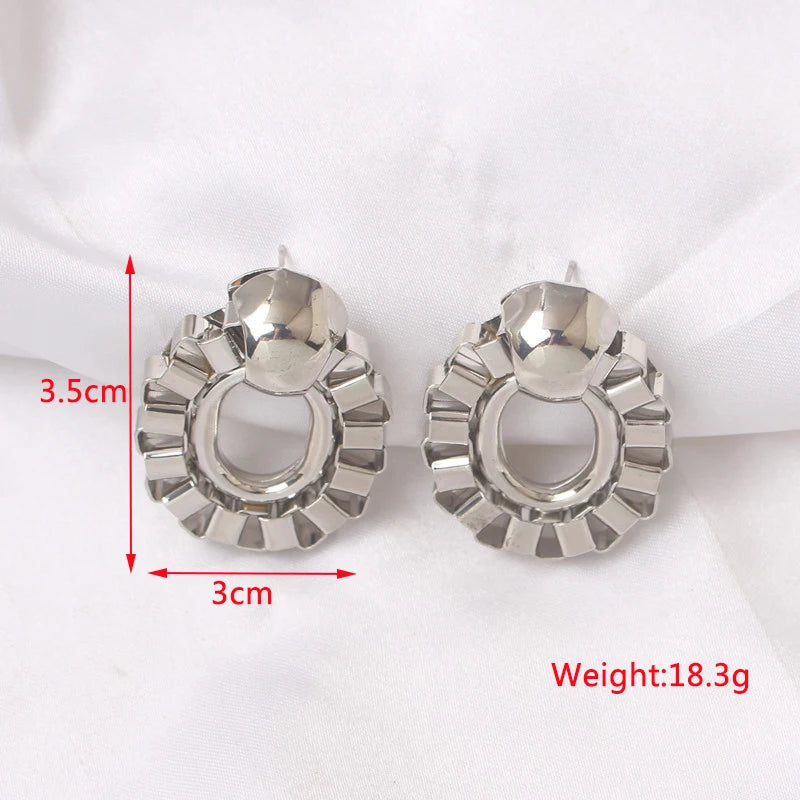 Stylish Twist Dangle Earrings – Bold & Elegant Gold Hoops for Women